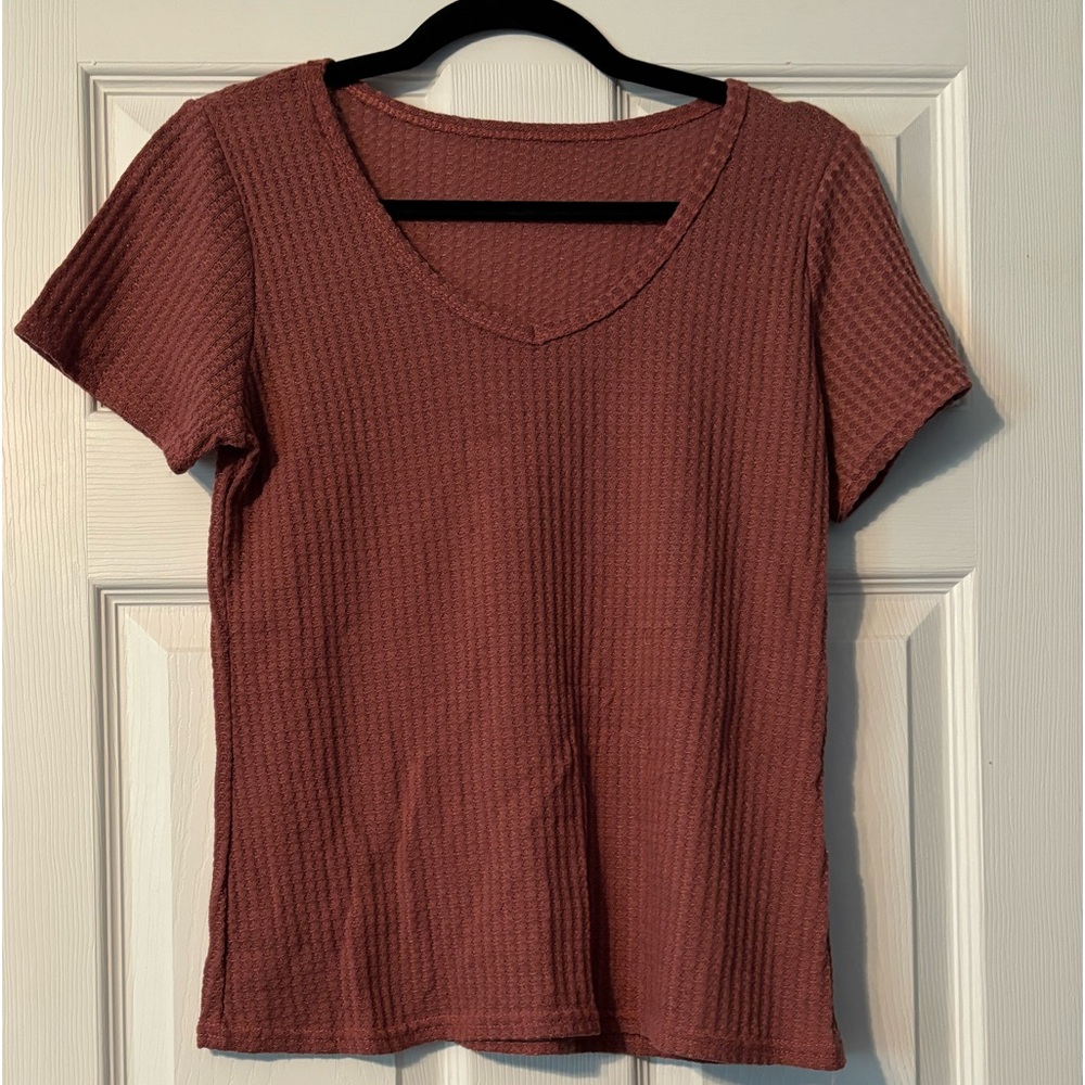 Maroon tshirt